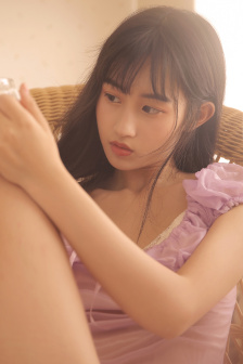 四个女学生的精油按摩